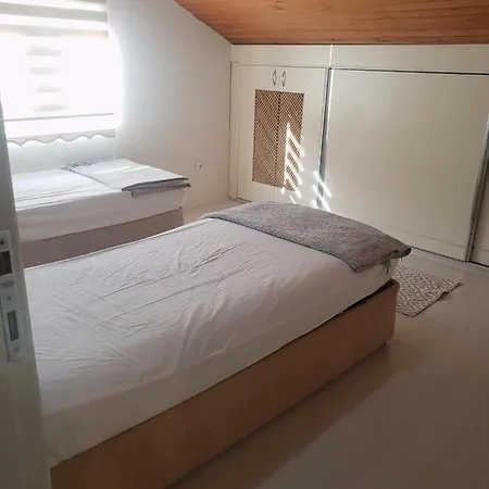Amira T Villa *